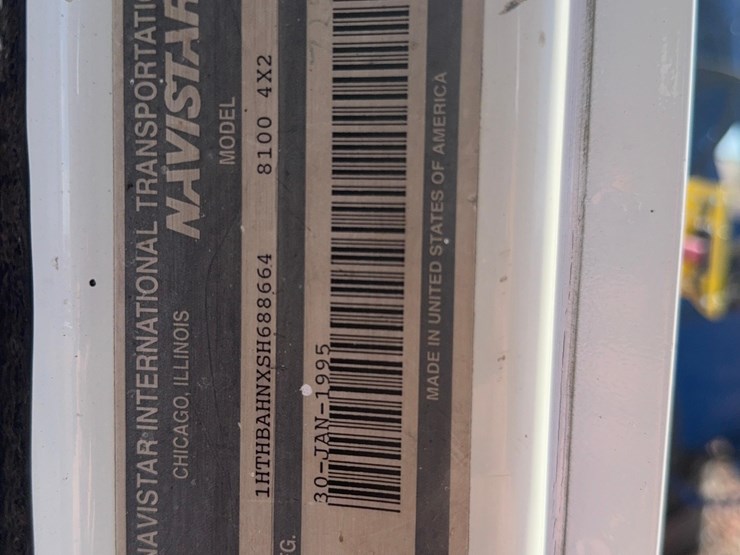 1995-international-8100-image-34