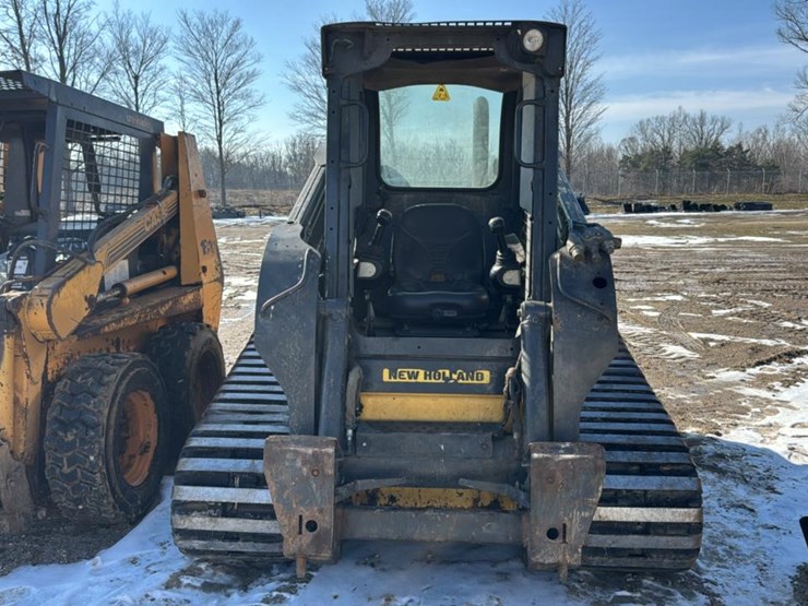 2011-new-holland-c238-image-4