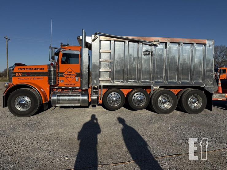 2021-peterbilt-389-image-6