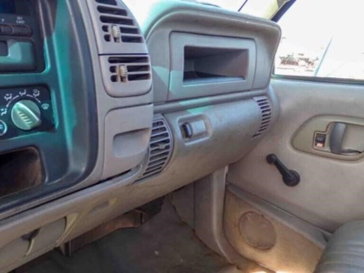 2002-chevrolet-3500-image-14