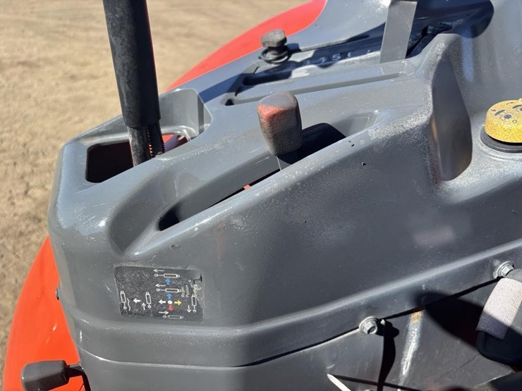 2017-kubota-l4760d-image-26