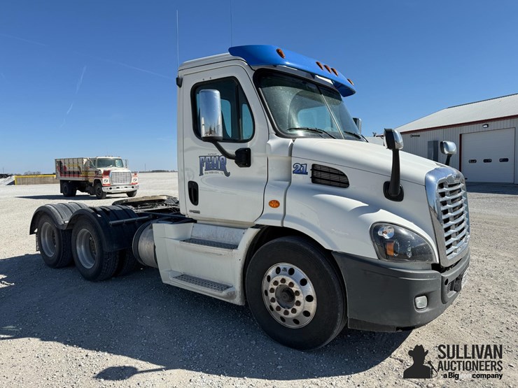 2015-freightliner-cascadia-113-image-3