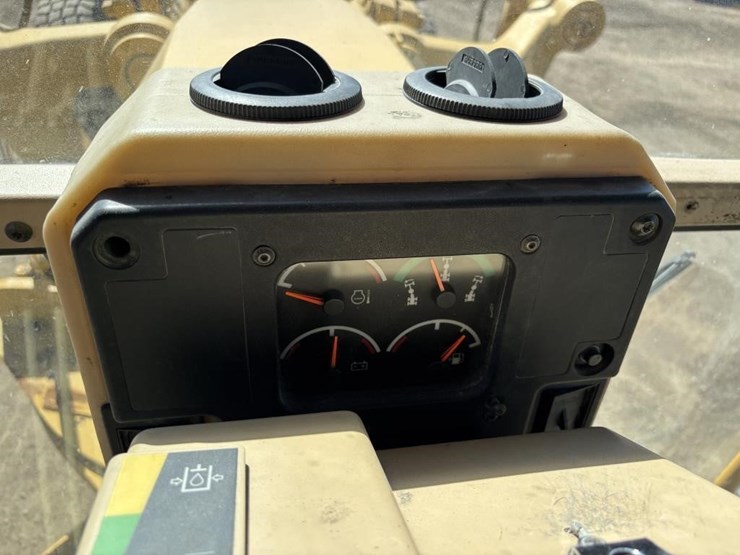 caterpillar-143h-image-44