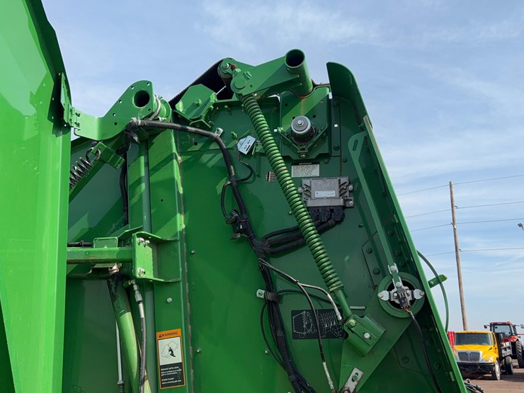 2021-john-deere-560r-image-21