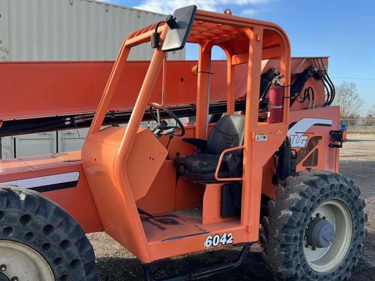 #1200-•-2011-jlg-6042-telehandler-image-9