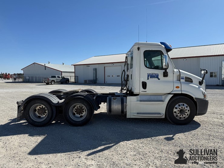 2015-freightliner-cascadia-113-image-4