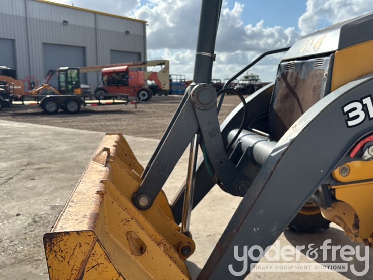 2019-deere-310l-image-21