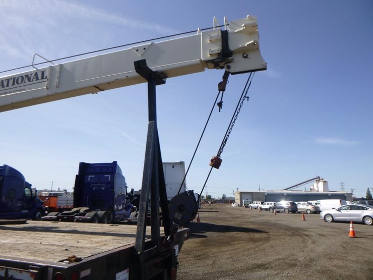 2000-freightliner-fl70-image-15