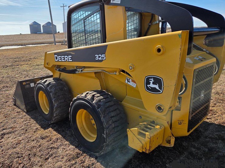 john-deere-325-image-7