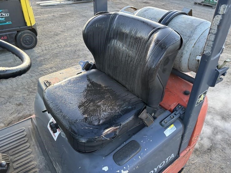 2004-toyota-7fgcu15-image-16