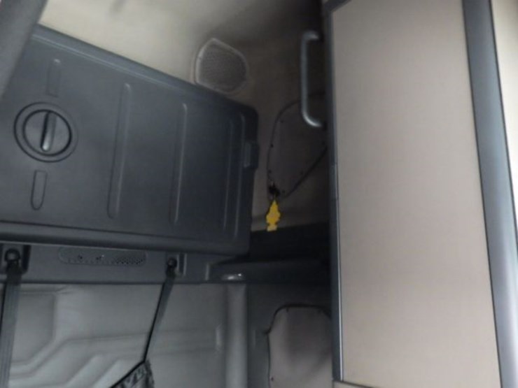 2016-freightliner-cascadia-125-image-7