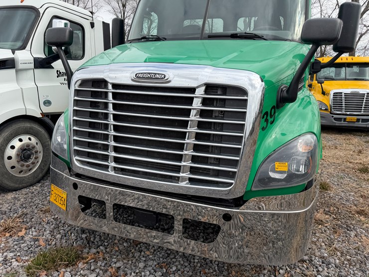 #40990-•-2019-freightliner-cascadia-s/a-daycab-truck-tractor-vin:-3akjgbdv5ksks6034-image-35