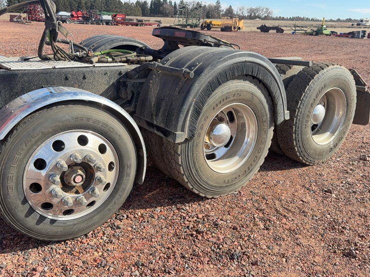 2004-kenworth-w900-image-22