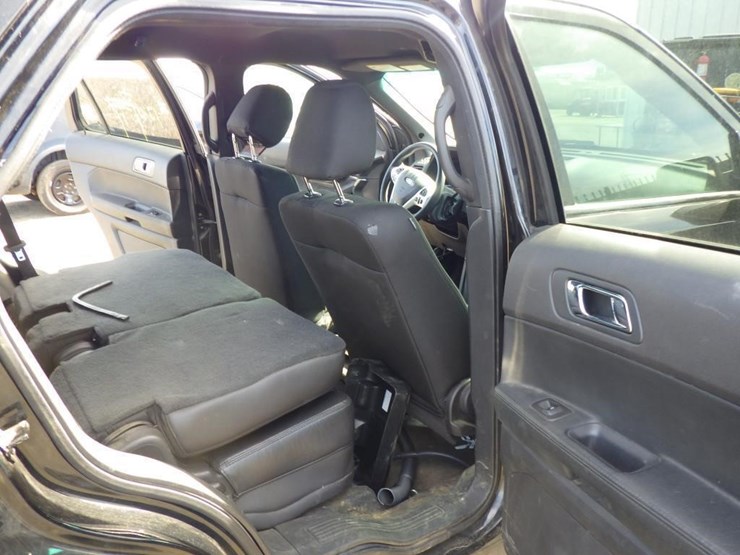 2015-ford-explorer-image-8