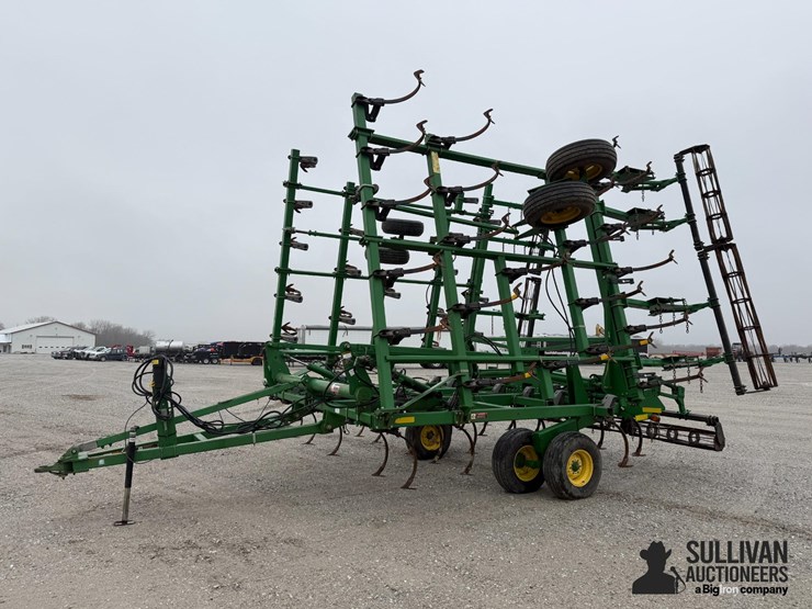 john-deere-2210-image-1