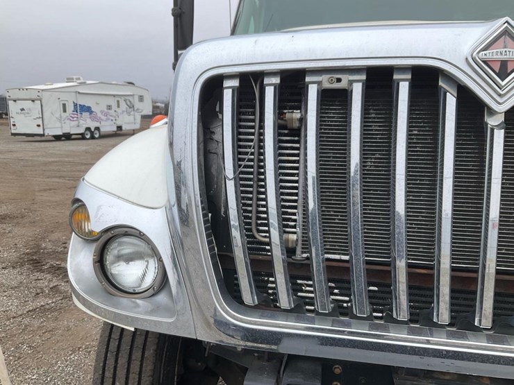 2014-international-7300-image-12