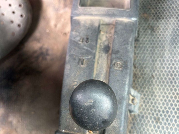 2013-chevrolet-silverado-2500hd-image-13