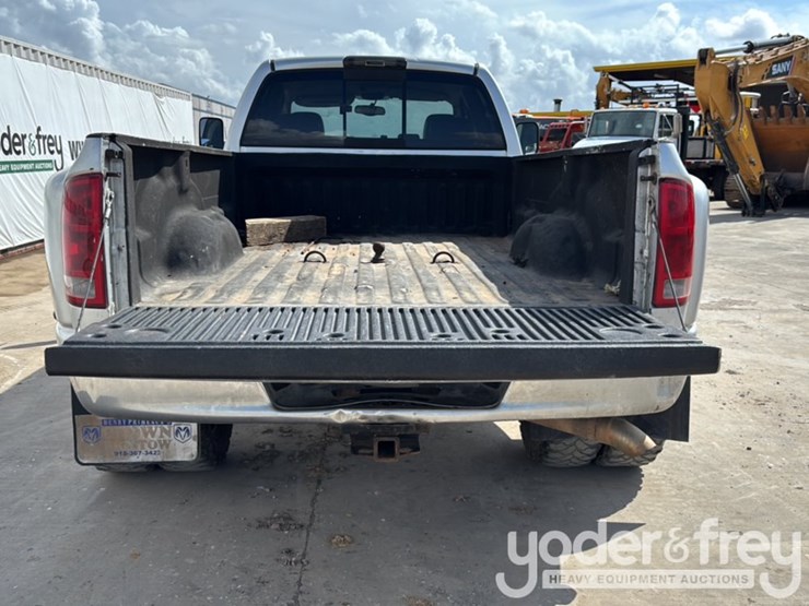 2004-dodge-ram-3500-image-19