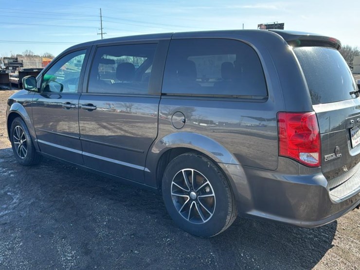 2015-dodge-grand-caravan-sxt-image-5