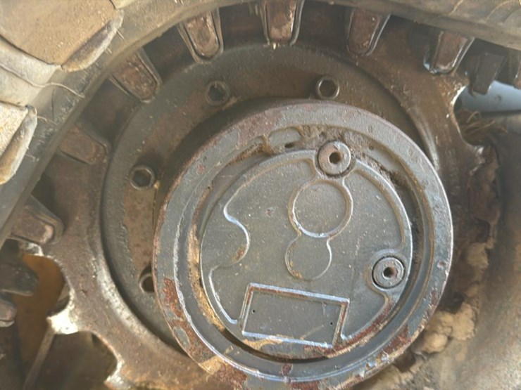 2011-new-holland-c238-image-20