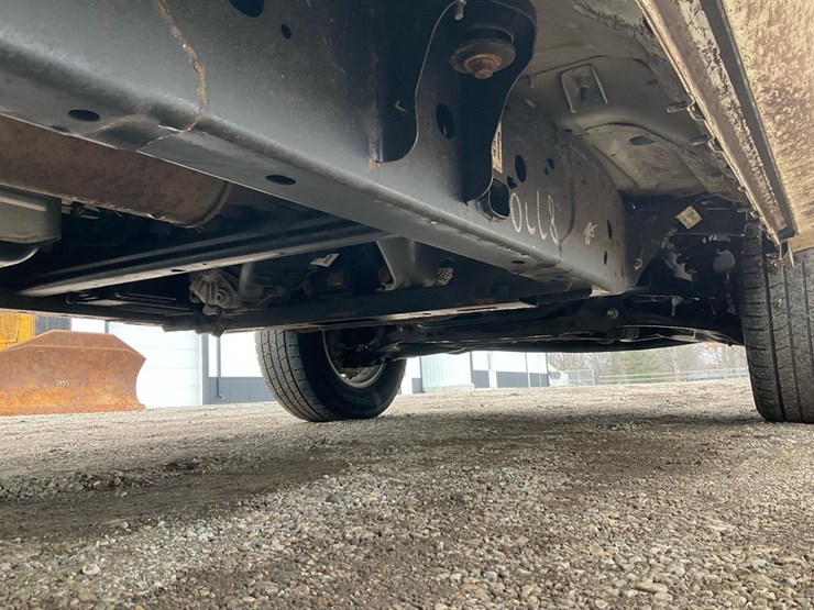 2021-ford-f150-xl-image-37