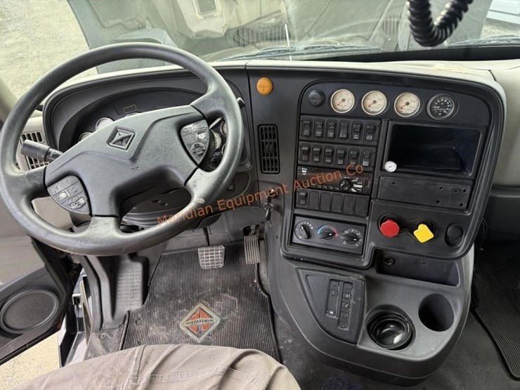 2017-international-prostar-image-40