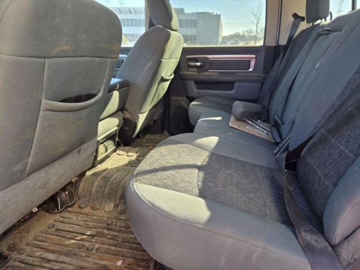 2018-dodge-2500-image-30