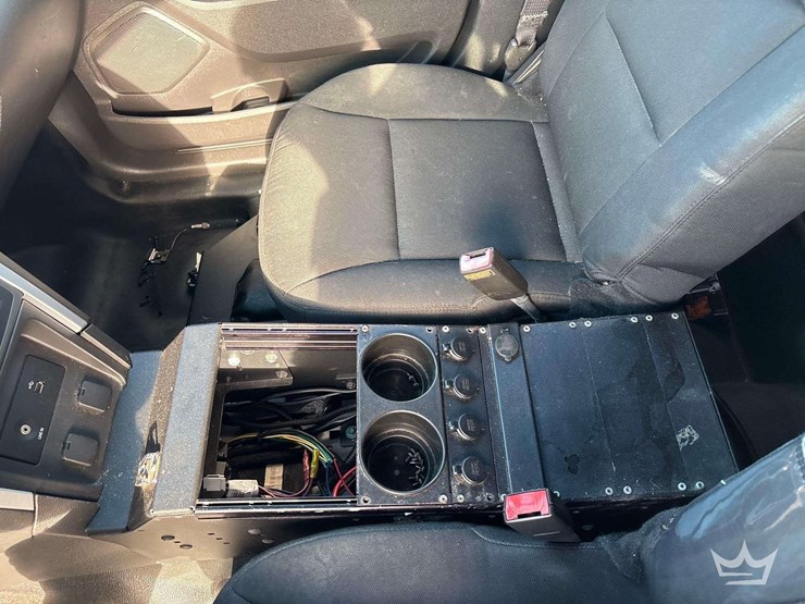 2015-ford-explorer-image-16