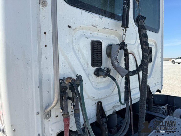 2015-freightliner-cascadia-113-image-20