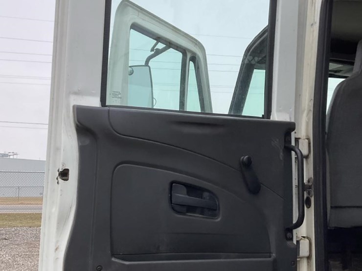 2014-international-7300-image-144