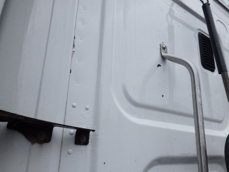 2016-freightliner-cascadia-125-image-17