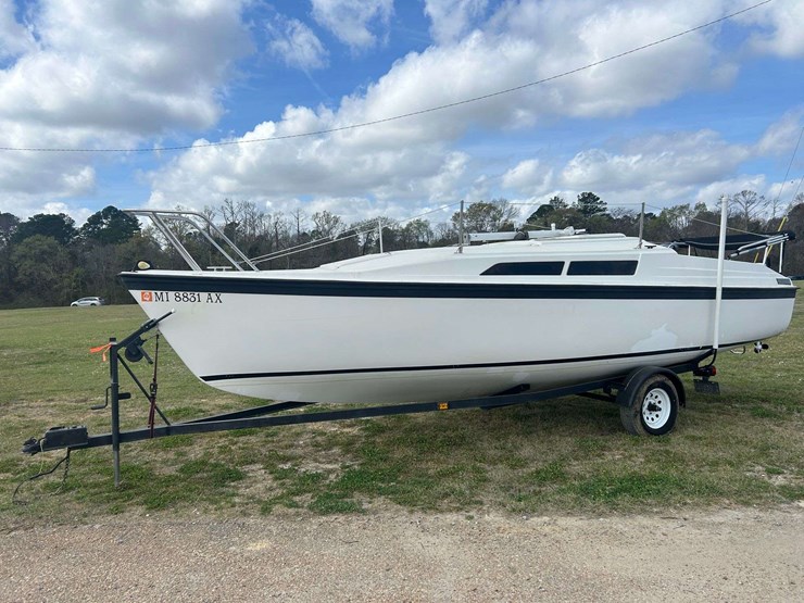 macgregor-25'-sailboat-image-1