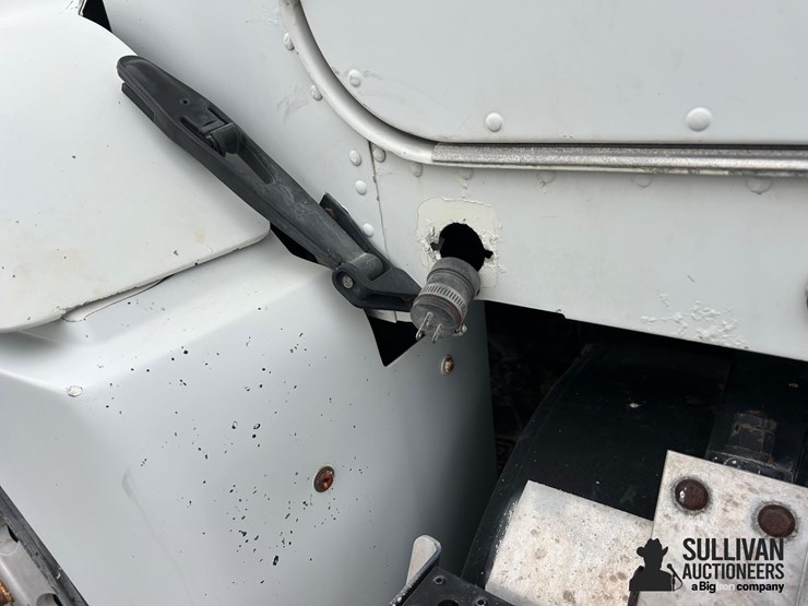 1999-freightliner-fld120-image-20