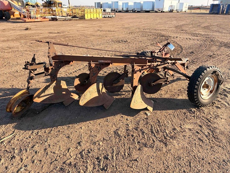mccormick-3-bottom-plow-image-1
