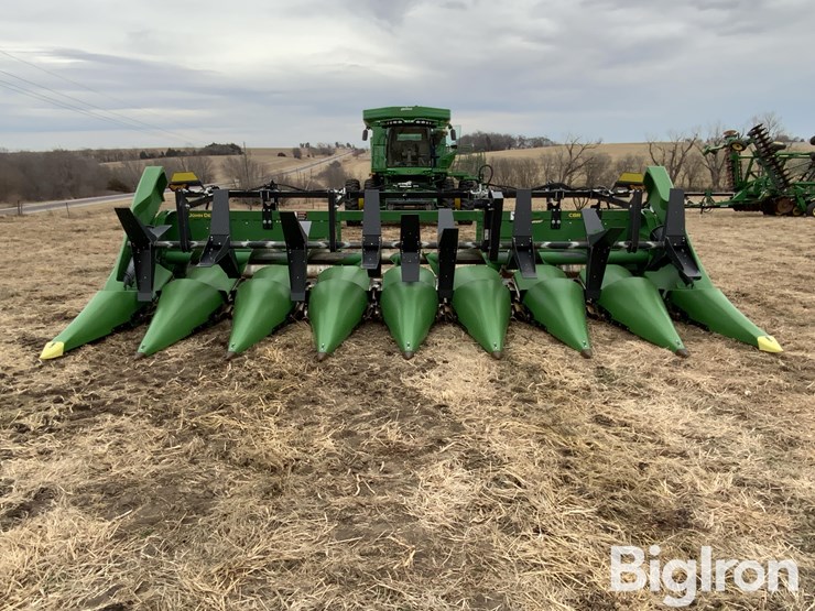 2024-john-deere-c8r-image-2