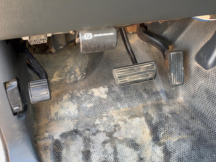 2001-chevrolet-c3500-image-21