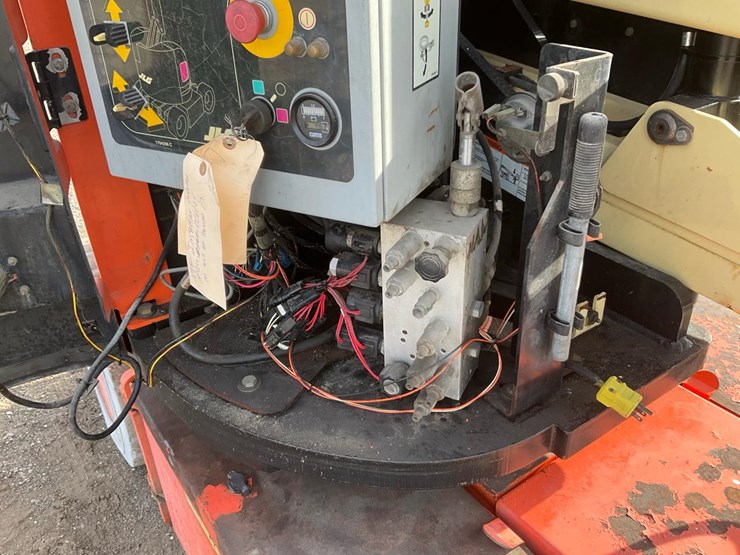 2000-jlg-e300ajp-image-47