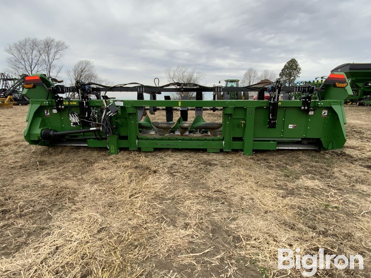 2024-john-deere-c8r-image-6