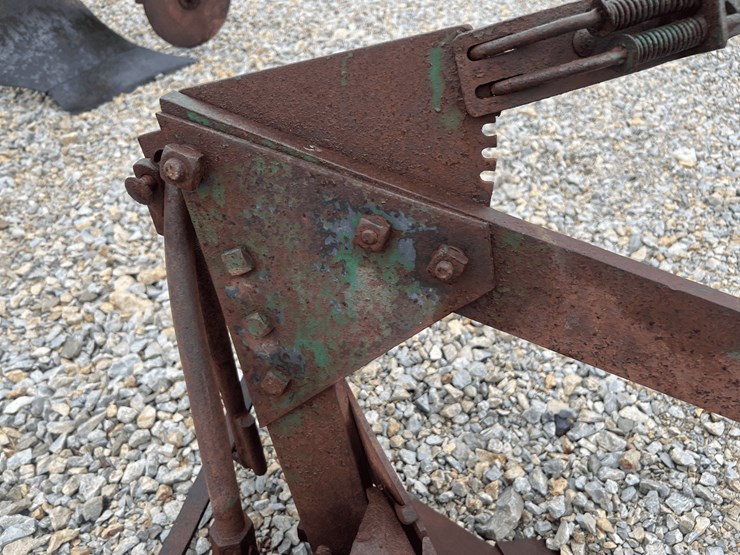 john-deere-l-left-hand-plow-image-6