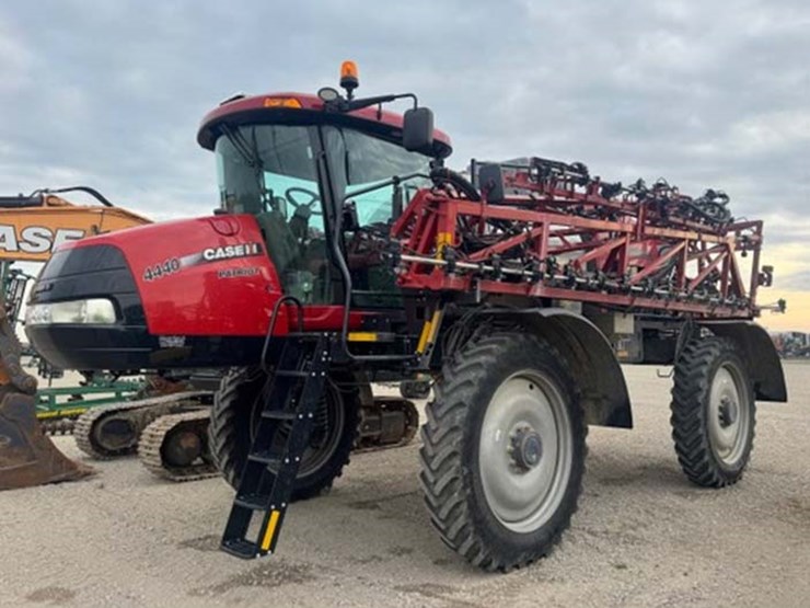 case-ih-patriot-4440-image-1