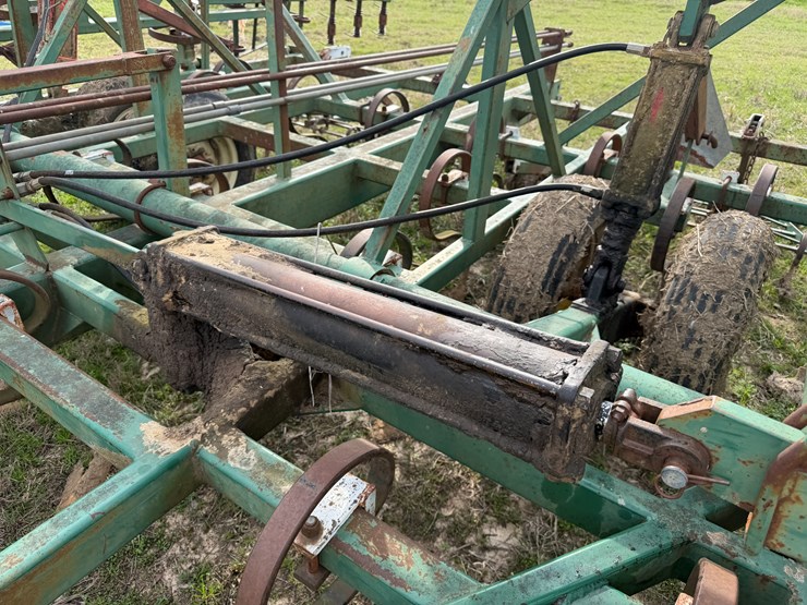 john-deere-32-image-31