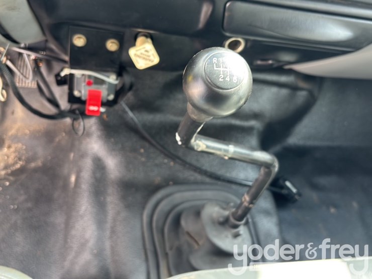 2009-ford-750-image-51