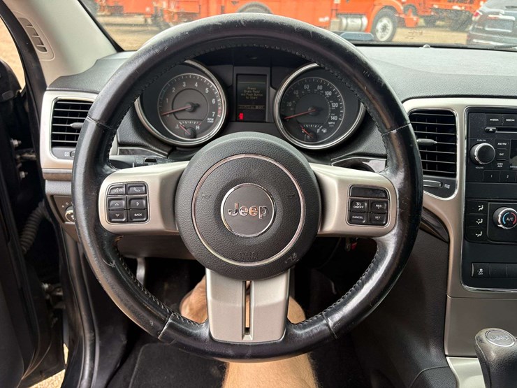 2012-jeep-grand-cherokee-image-12