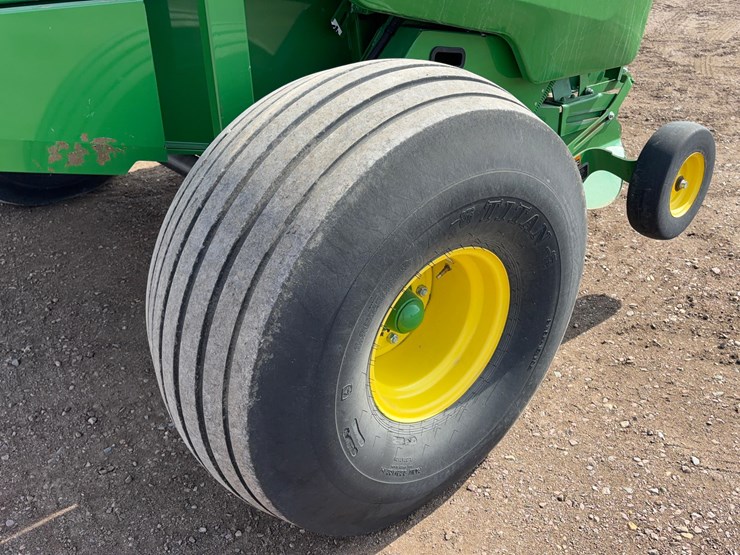 2020-john-deere-560m-image-22