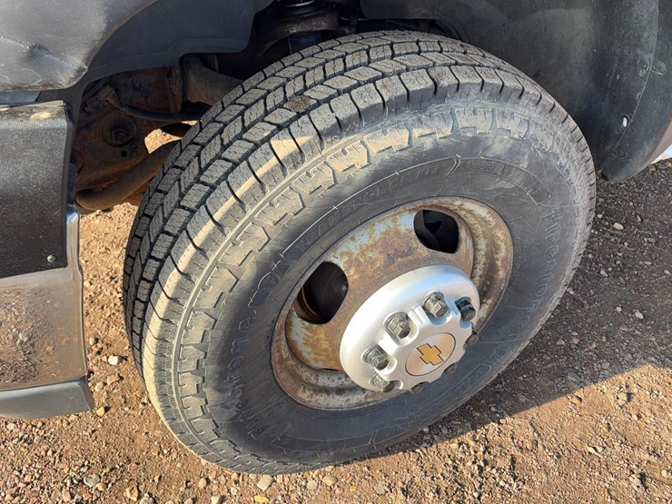 2001-chevrolet-c3500-image-9