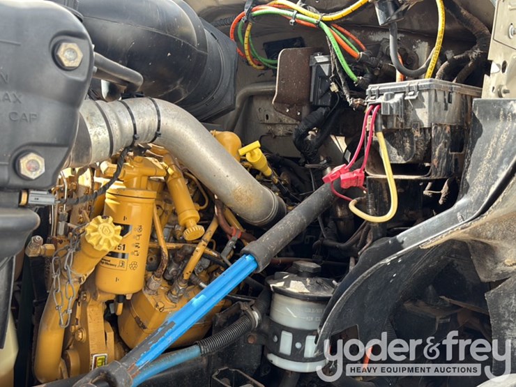 2009-ford-750-image-21