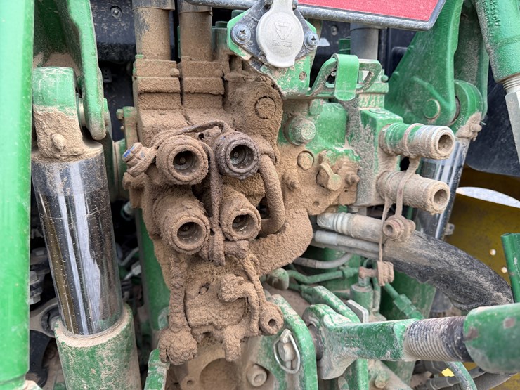 2017-john-deere-6120m-image-9