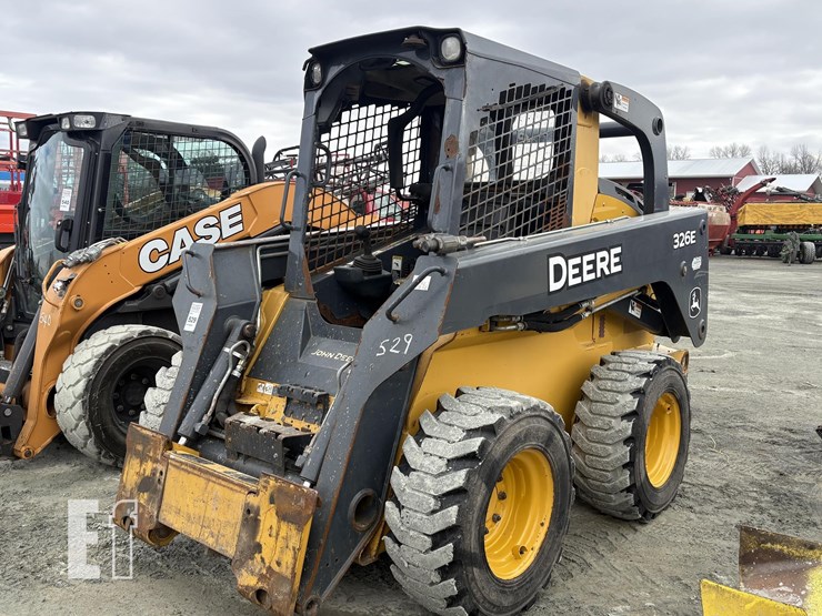 2015-deere-326e-image-3