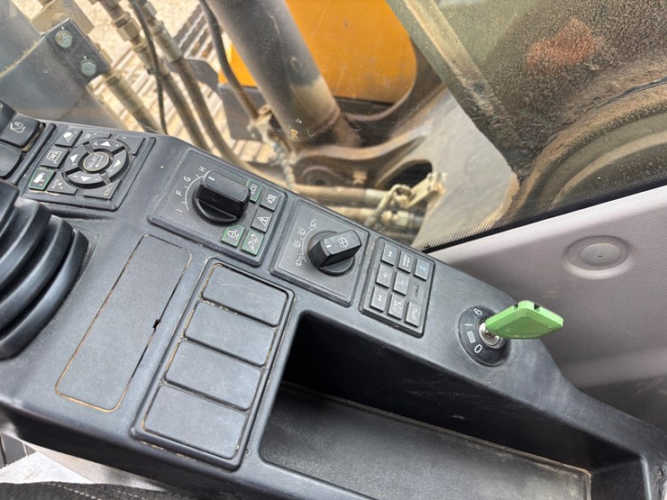 2022-volvo-ec220el-image-46