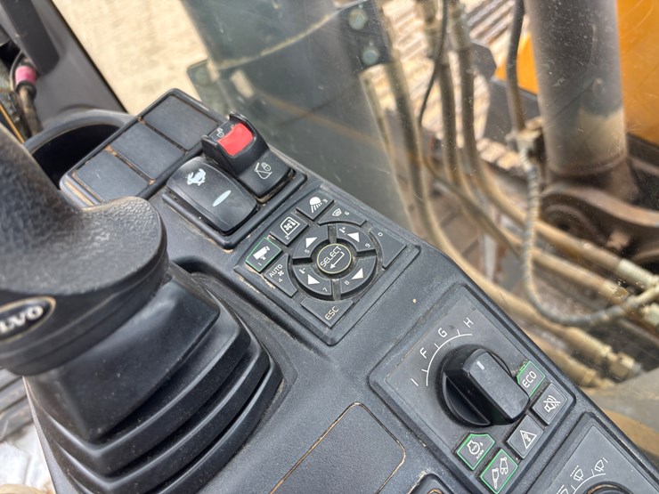 2022-volvo-ec220el-image-51